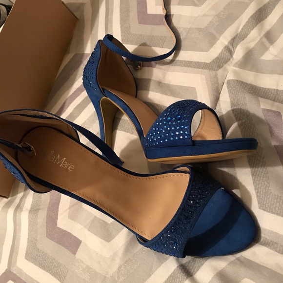 Heels - Picture 2 of 3